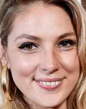 Paloma Bloyd as Christina