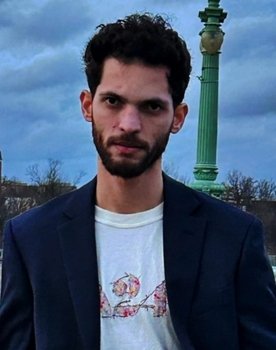 Alejandro Suárez Placeres as Él