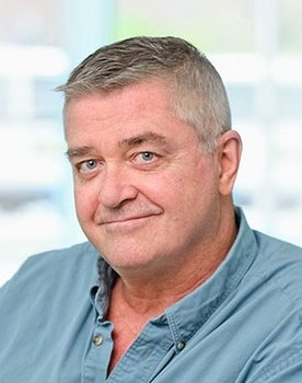 Bob Gosse as Guy in Bar 2