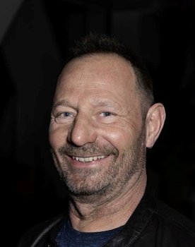 Jan Linnebjerg as Betjent
