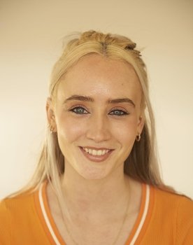 Grace Gallagher as Rowdy Student
