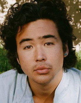 Nico Hiraga as Sean
