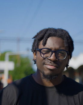 Helio Quental as Isaiah