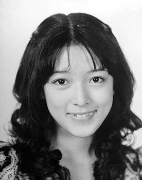 Asami Kobayashi as Tsunako , Woman in Kimono