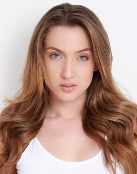 Valentina de Abreu as La Chama