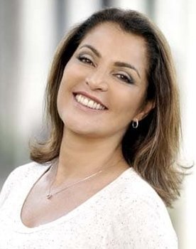 Angelina Muniz as Zuleica, repórter