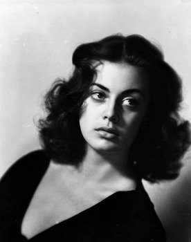 Anna Maria Ferrero as Maria