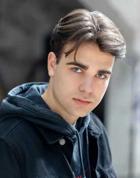 Nikola Brun as Lazar