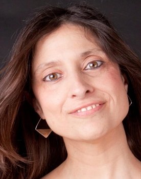 Rosa Pedro as Lucía