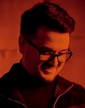 Komzsik János as Self