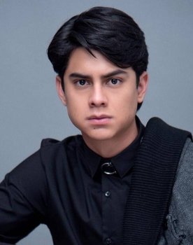 Alessandro Jaimes as Santiago