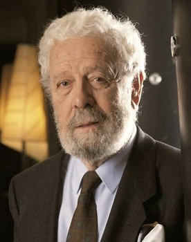 Luis García Berlanga as Hombre del metro