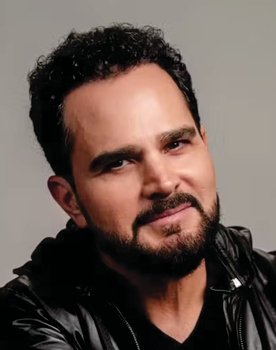 Luciano Camargo as Self