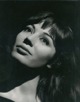 Nuria Torray as Aysha