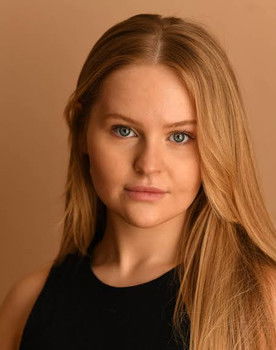 Charlotte Fenton as Leah