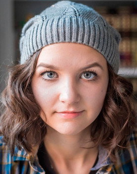 Daisy Tahan as Lainie Spinelli