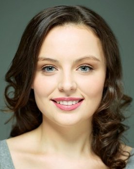 Emily McKenzie as Janet