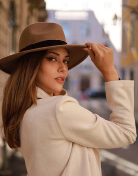 Nathalia Rossetti as Extras