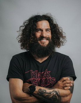 Manos Armoutakis as Self