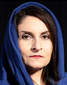 Έλενα Υφαντή as Woman in Square