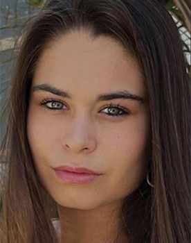 Lara Moragues as Emporion