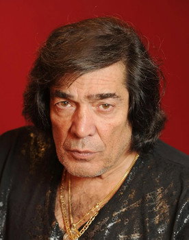 Cacho Castaña as Cueto