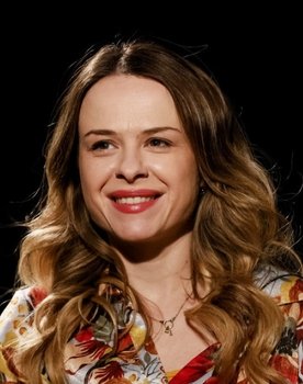 Suzana Lukić as Ana