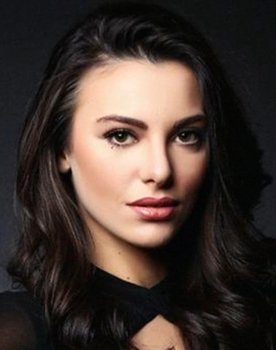 Tuvana Türkay as Selma