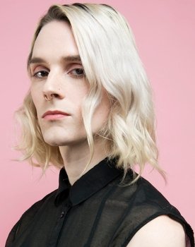 Jessica Dunn Rovinelli as Tonia