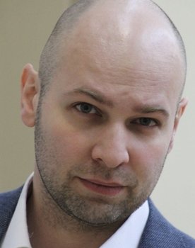 Arvid Knippenberg as doctor