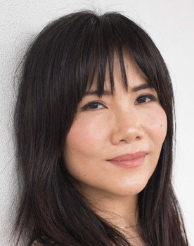 Emy Coligado as Elizabeth Carter