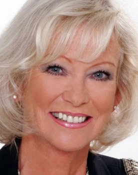 Évelyne Leclercq as La présentatrice