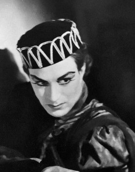 Leslie Edwards as Prince Escalus