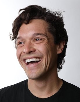 C. Eduardo de los Reyes as Aureliano Buendía（Dub）