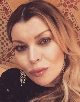 Lada Dens as Манана