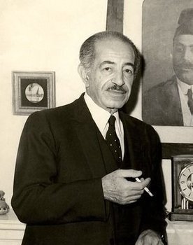 Hassan Ramzy as دكتور مختار