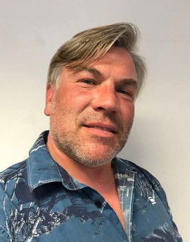 Carsten Woithe as Chaser