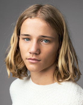 Jett Gazley as Alex Varolli
