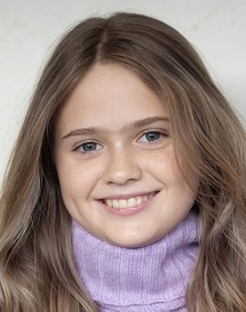 Ellie Stewart as Pip