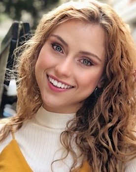 Natalia Juárez as Lucía "Lucy" del Pilar Jurado