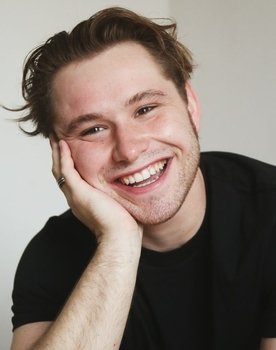 Thibaut Lair as Tony (18 ans)