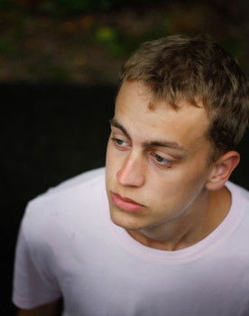 Emil Gustafsson as Ebbe