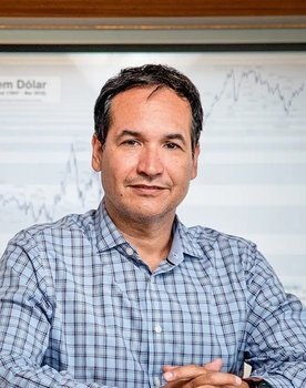 Hélio Beltrão as Himself