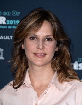 Élodie Navarre as Anita