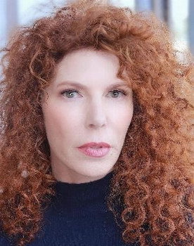 Jayne Hamil as Mulanney