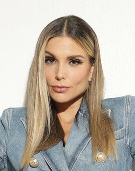 Flávia Viana