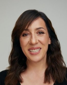 Binnur Kaya as Kamile