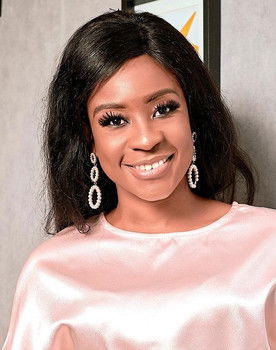 Oyama Laura as Mabel