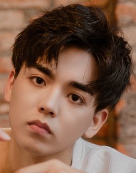 Sun Zhongyang as Qi Yi