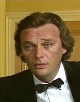 Ghislain Garet as Claude Farrel